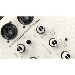 MA60III - White